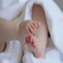 生小孩，責任大  台灣生小孩，福利給很大 artwork
