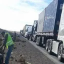 Continúan las denuncias de hostilidad contra transportistas bolivianos en puertos chilenos artwork