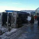 Piden precaución a los transportistas que circulan por los Yungas ante las nevadas artwork